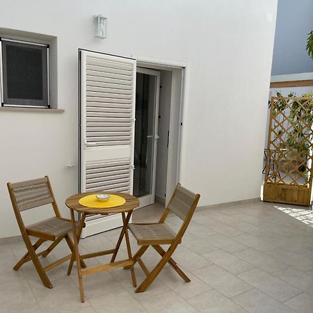 Hotel Cortile Carducci Racale Esterno foto