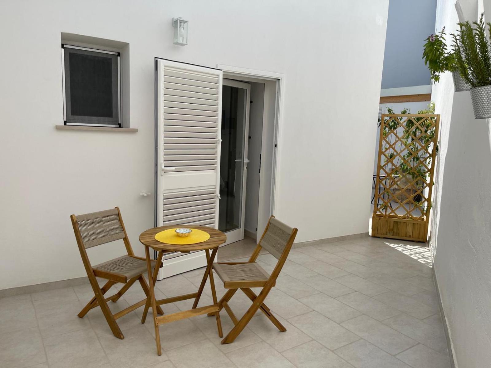 Hotel Cortile Carducci Racale Esterno foto